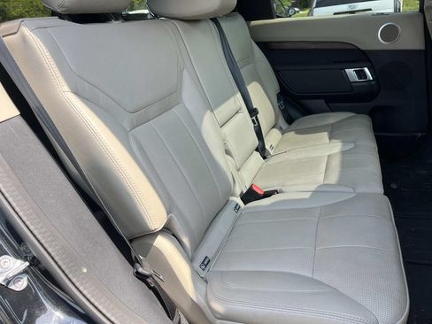 Used 2020 Land Rover Discovery HSE AWD/4WD image 25