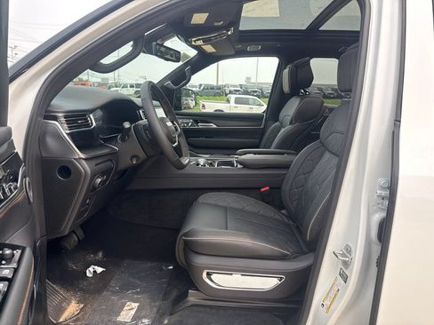 New 2026 Jeep Grand Wagoneer Summit AWD/4WD image 17