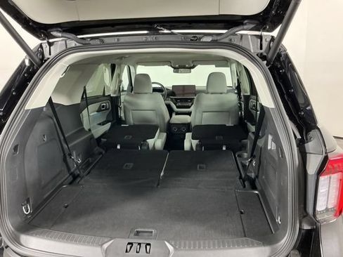 Certified 2025 Ford Explorer Platinum w/ Ultimate Package AWD/4WD image 34