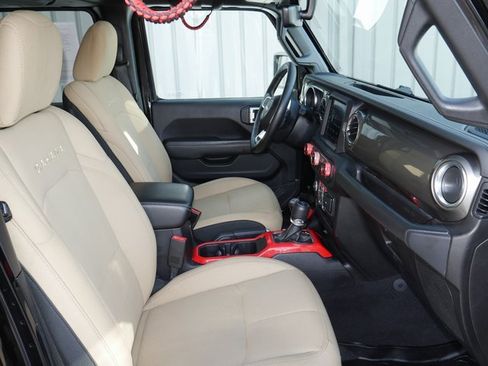 Used 2020 Jeep Wrangler Unlimited Sahara image 25