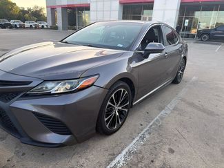 Used 2018 Toyota Camry SE FWD video 1