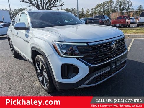 Used 2024 Volkswagen Atlas Cross Sport SE w/ Panoramic Sunroof Package image 1