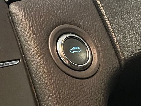 Used 2016 Ford Taurus SEL w/ Equipment Group 201A FWD image 11