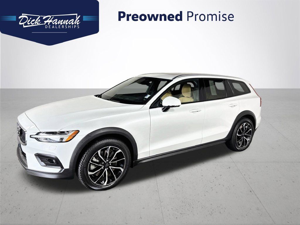 Used 2020 Volvo V60 T5 Cross Country AWD/4WD image 1