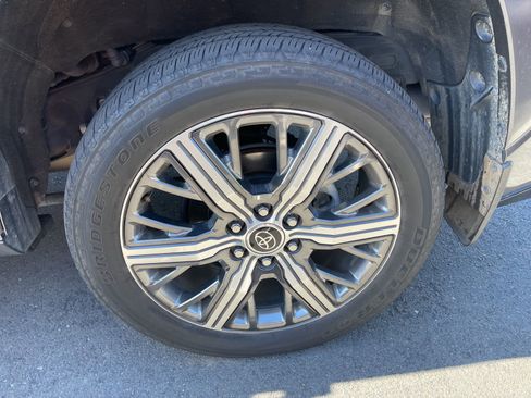 Used 2023 Toyota Sequoia Capstone AWD/4WD image 3