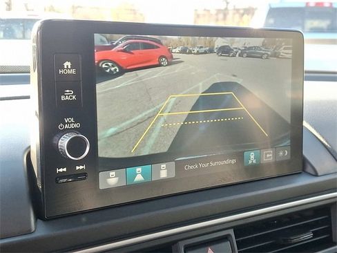 Used 2025 Honda Pilot EX-L image 18