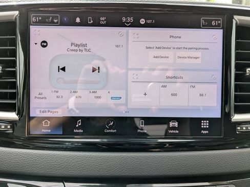 Used 2023 Chrysler Pacifica Touring-L FWD image 27