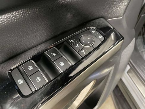 Used 2022 Nissan Pathfinder Platinum w/ Lighting Package (N93) FWD image 13