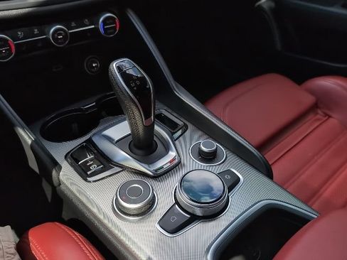 Used 2024 Alfa Romeo Giulia Veloce RWD image 19