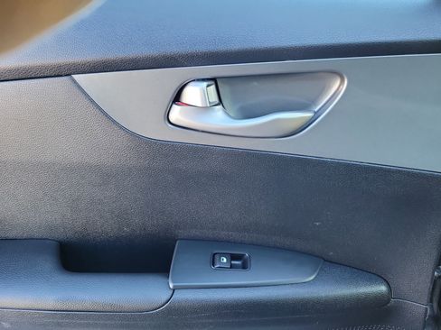 Used 2019 Kia Forte LXS image 12