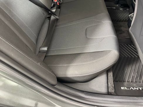 Used 2025 Hyundai Elantra SE FWD image 25