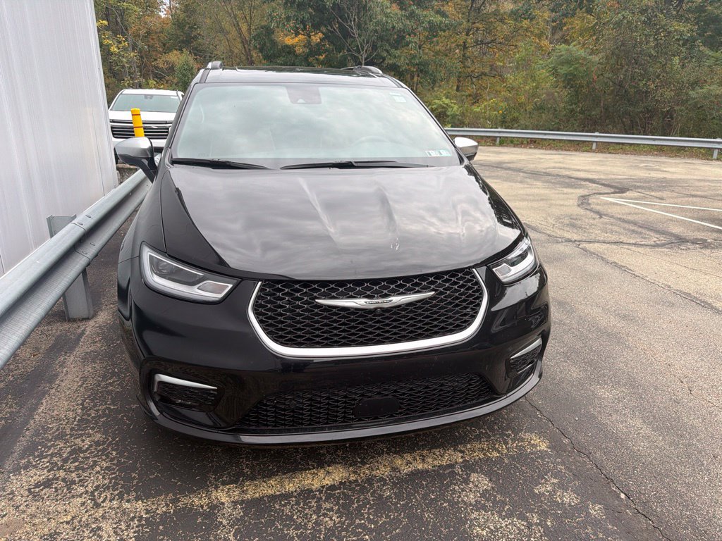 Used 2025 Chrysler Pacifica Pinnacle FWD image 7