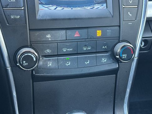 Used 2017 Toyota Camry SE image 23