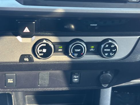 Used 2016 Toyota Tacoma SR5 w/ Towing Package RWD image 28