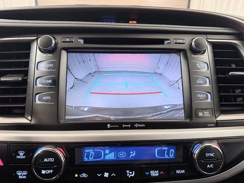 Used 2019 Toyota Highlander XLE FWD image 15