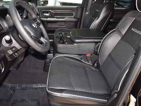 Used 2026 RAM 2500 Laramie AWD/4WD image 13
