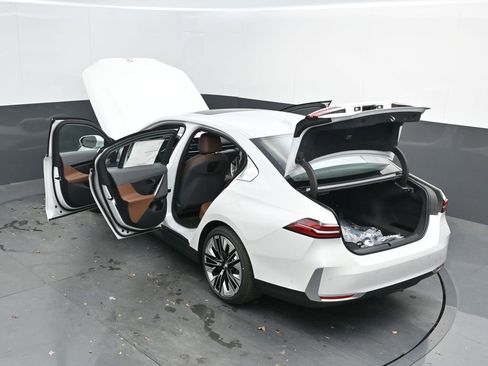 New 2026 BMW 530i w/ Premium Package image 57