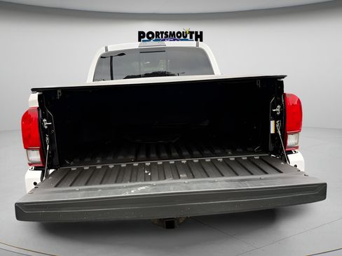 Used 2021 Toyota Tacoma SR5 AWD/4WD image 12