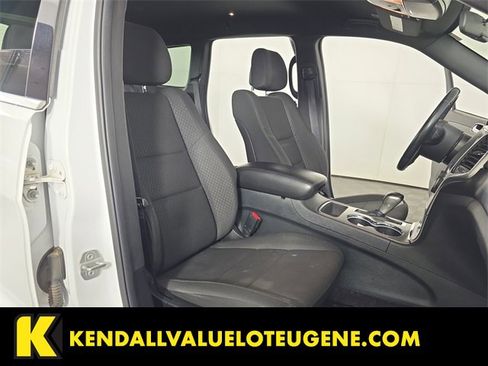 Used 2018 Jeep Grand Cherokee Laredo image 19