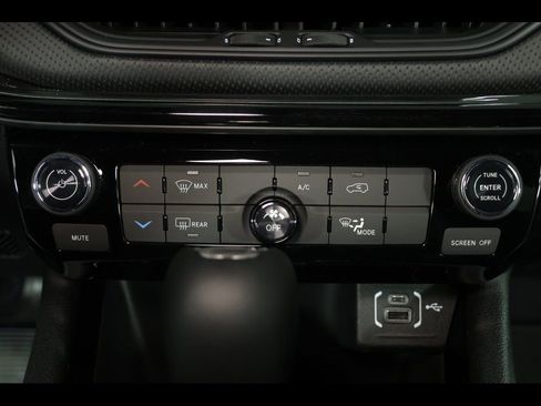 New 2026 Jeep Compass Latitude image 19