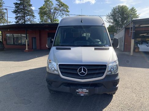 Used 2016 Mercedes-Benz Sprinter 2500 image 3