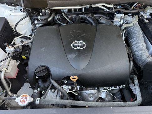 Used 2021 Toyota Highlander XLE image 35