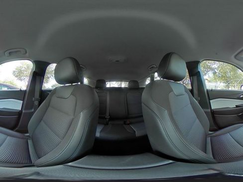 Used 2025 Chevrolet Trax LT image 36