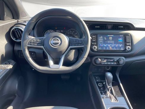 Used 2023 Nissan Kicks SR w/ SR Premium Package FWD image 12