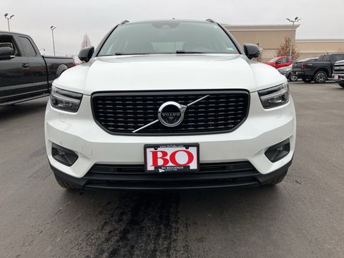 Used 2021 Volvo XC40 T5 R-Design image 2