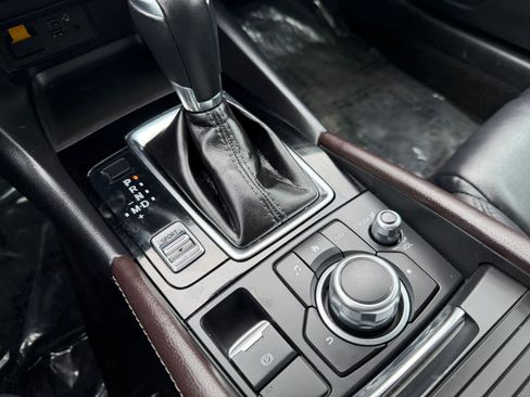 Used 2018 MAZDA MAZDA3 Touring FWD image 25