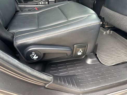 Used 2018 Toyota Highlander Limited w/ Carpet Mat Package (TMS) AWD/4WD image 44