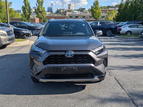 Used 2022 Toyota RAV4 SE image 8