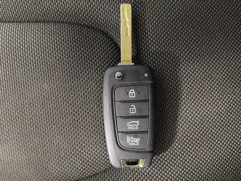 Used 2025 Hyundai Elantra SE FWD image 32