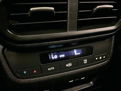 Used 2025 Honda Pilot TrailSport image 33