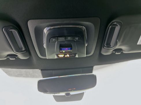 Used 2024 Toyota Corolla Cross SE image 18