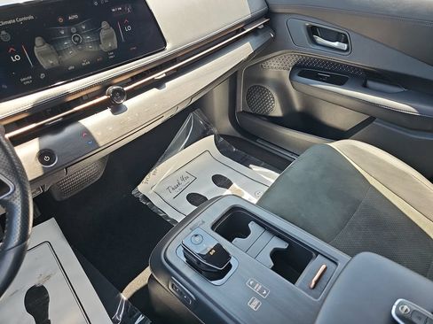 Used 2023 Nissan Ariya AWD image 25