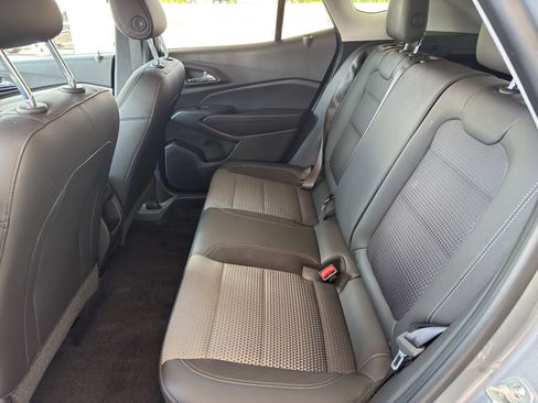 Used 2025 Chevrolet Trax LT FWD image 15