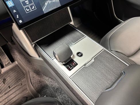 Used 2025 Land Rover Range Rover SE image 13