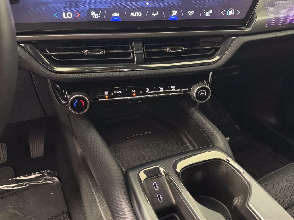 Used 2024 Chevrolet Equinox EV RS FWD image 23