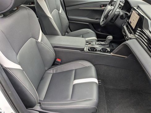 Used 2025 Toyota Camry SE image 36