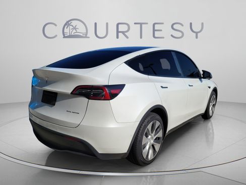 Used 2021 Tesla Model Y Long Range AWD/4WD image 3