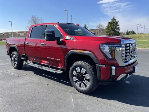 Used 2024 GMC Sierra 3500 Denali w/ Technology Package AWD/4WD image 7