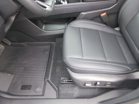 New 2026 Chevrolet Traverse LT w/ Sun and Wheel Package AWD/4WD image 20