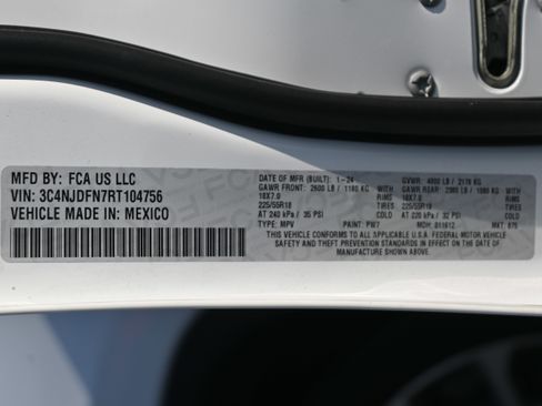 Used 2024 Jeep Compass Latitude w/ Sun and Sound Group AWD/4WD image 17