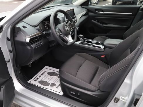 Used 2023 Nissan Altima 2.5 SV image 10