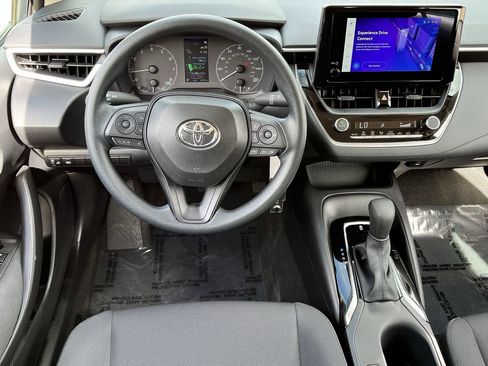 Used 2025 Toyota Corolla LE FWD image 10