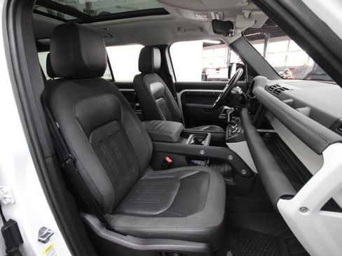 Used 2020 Land Rover Defender 110 SE image 21