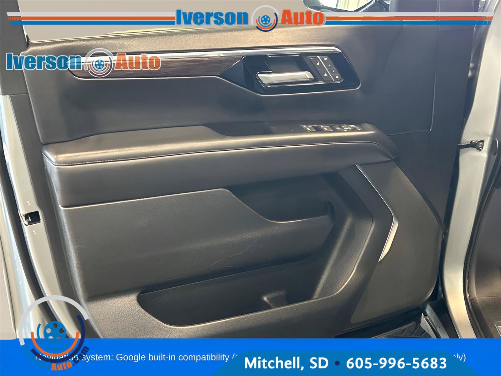 Used 2025 Chevrolet Suburban Z71 AWD/4WD image 15