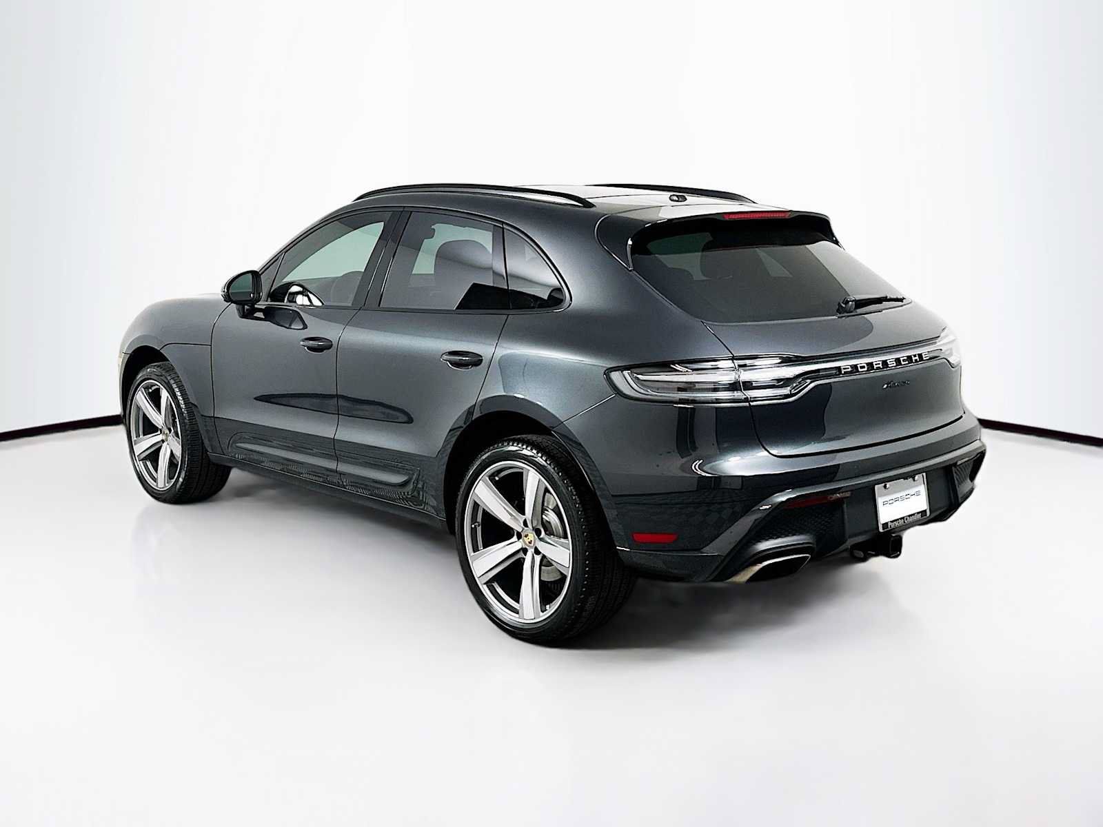 Certified 2026 Porsche Macan AWD/4WD image 3