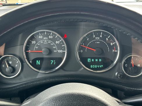 Used 2018 Jeep Wrangler Unlimited Rubicon w/ Connectivity Group image 23